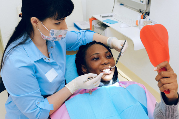Tratamiento implantes dentales en 24 horas
